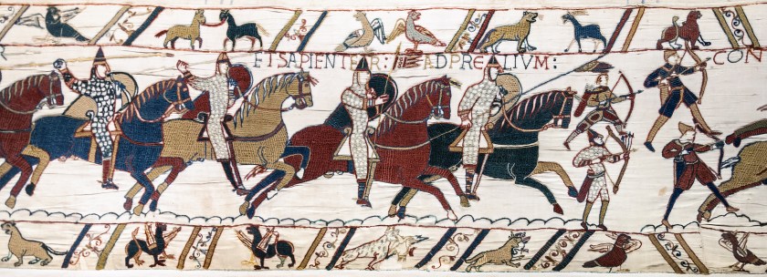 Tapisserie de Bayeux - Scène 51 (partielle) : la bataille d'Hastings, chevaliers et archers normands.